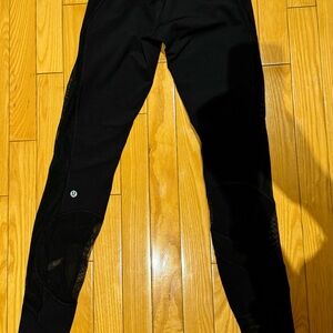 Brand new Lululemon Leggings Mesh Details Size 4 Never Worn